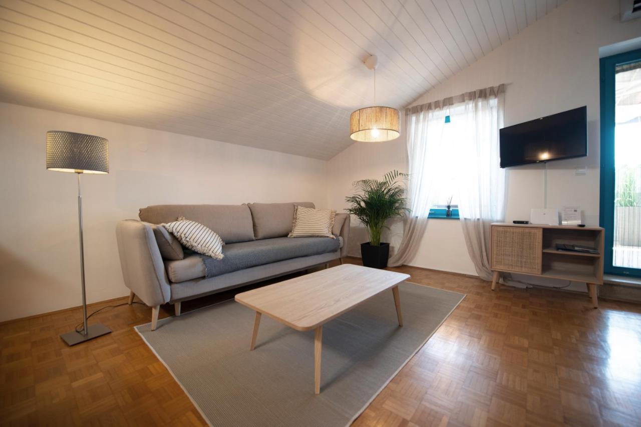 איזולה Modra Luna- Apartment With Terrace מראה חיצוני תמונה